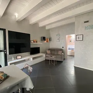 https://casamartanavigli.it-lombardy.com